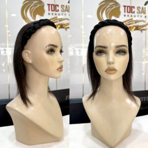 Ma-nơ-canh đội băng đô tóc giả làm từ 100% tóc thật tự nhiên của Tóc Giả Sài Gòn.