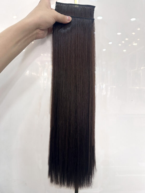 Trải nghiệm độ suôn mượt của combo 3 phím tóc thẳng làm từ 100% tóc thật tự nhiên dài 60cm màu nâu đen tại Tóc Giả Sài Gòn