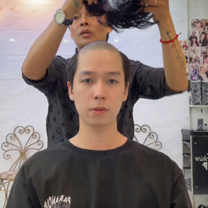 Cận cảnh kết cấu lưới mỏng tệp da đầu của tóc giả nam phủ hói da siêu lưới làm từ 100% tóc thật tại Tóc Giả Sài Gòn