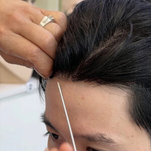 Cận cảnh kết cấu lưới mỏng tệp da đầu của tóc giả nam phủ hói da siêu lưới làm từ 100% tóc thật tại Tóc Giả Sài Gòn